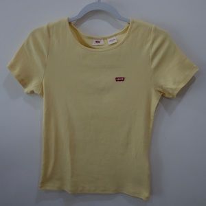 NWOT Levi’s Yellow Short Sleeve Shirt - Medium